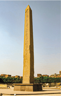 Kuva 2. Al-Masallan obeliski muinaisen Heliopoliksen alueella.